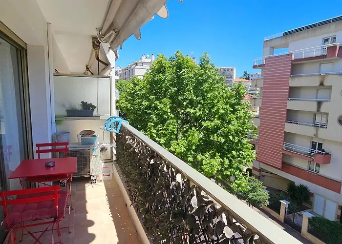 Magnifique Juan Les Pins-plage A Pied Διαμέρισμα *